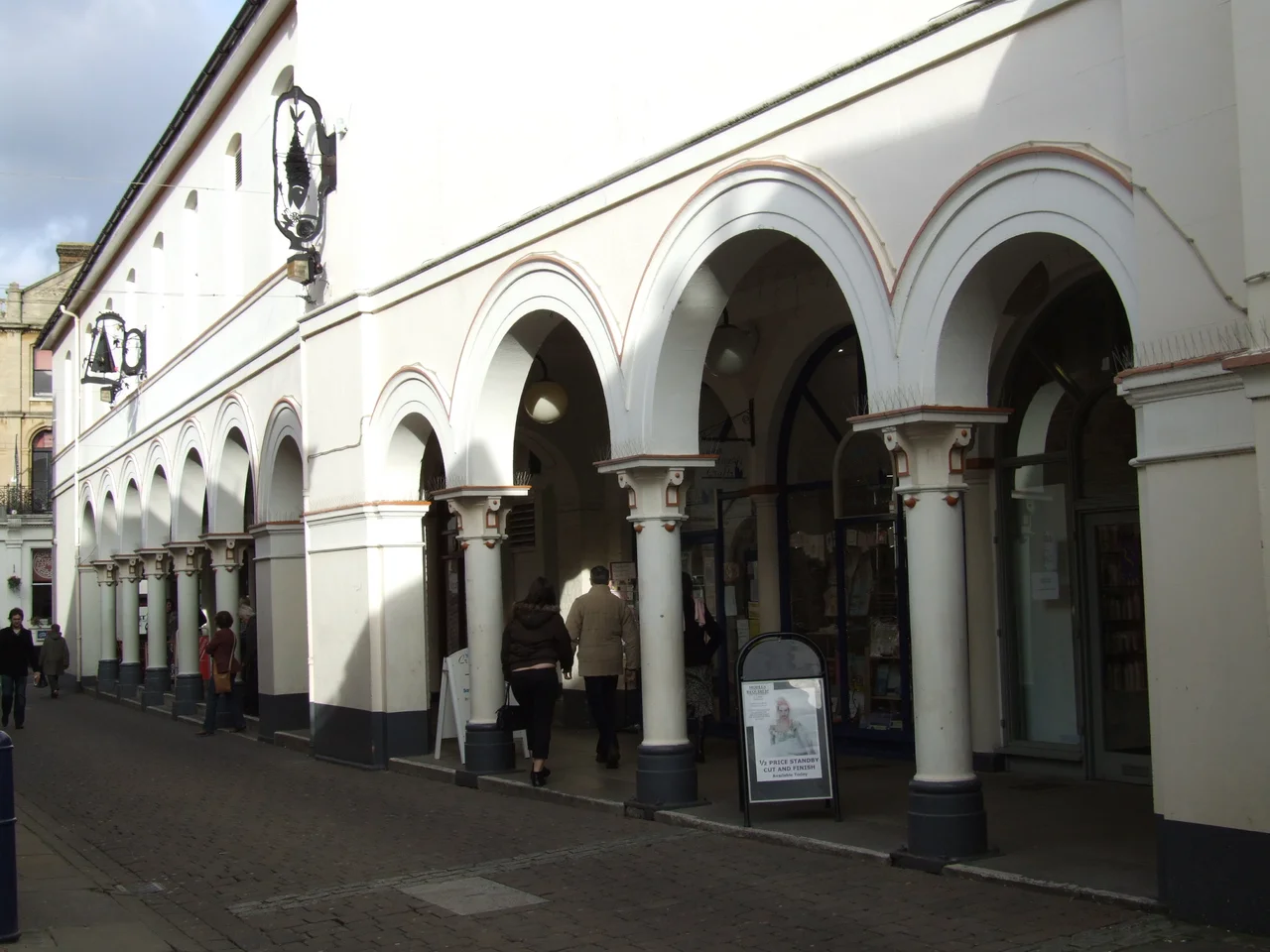 Corn Exchange theatre. Maidstone.
Camera location51° 16′ 26.76″ N, 0° 31′ 18.12″ E View this and other nearby images on: OpenStreetMap 51.274100; 0.521700