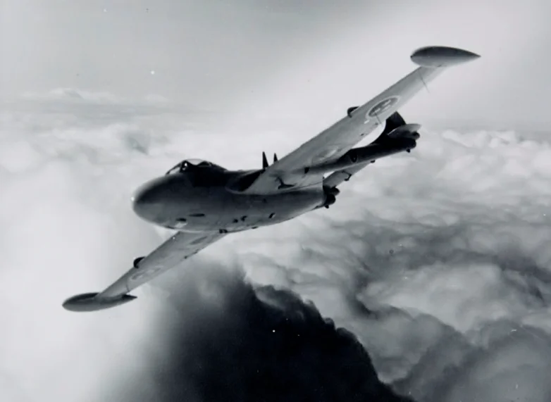 Foto på J 33, de Havilland DH 112 Venom Mk 51