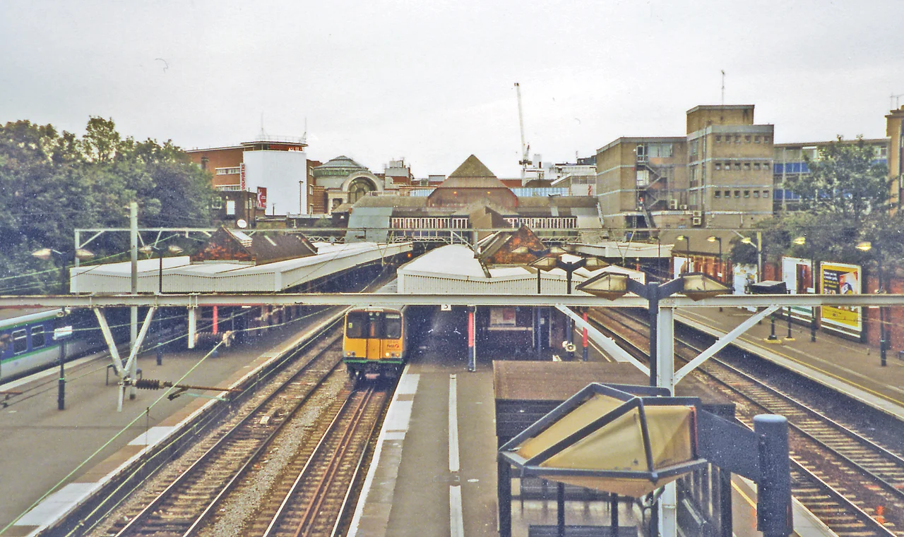 Ilford station.
View eastward above and along Platforms 2/33: ex-GER main line London Liverpool Street - Shenfield - Chelmsford - Colchester etc., electrified to Shenfield in 1949, to Chelmsford and Southend in 1956, Colchester in 1962, eventually through to Norwich by 1985. The Fast lines are on the right (Platforms 1 and 2); local trains use Platforms 3 and 4; Platform 5 on the far left is a bay.