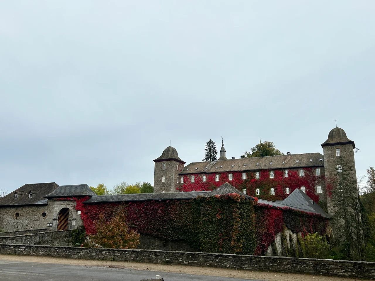 Burg Schnellenberg from the main entrance way