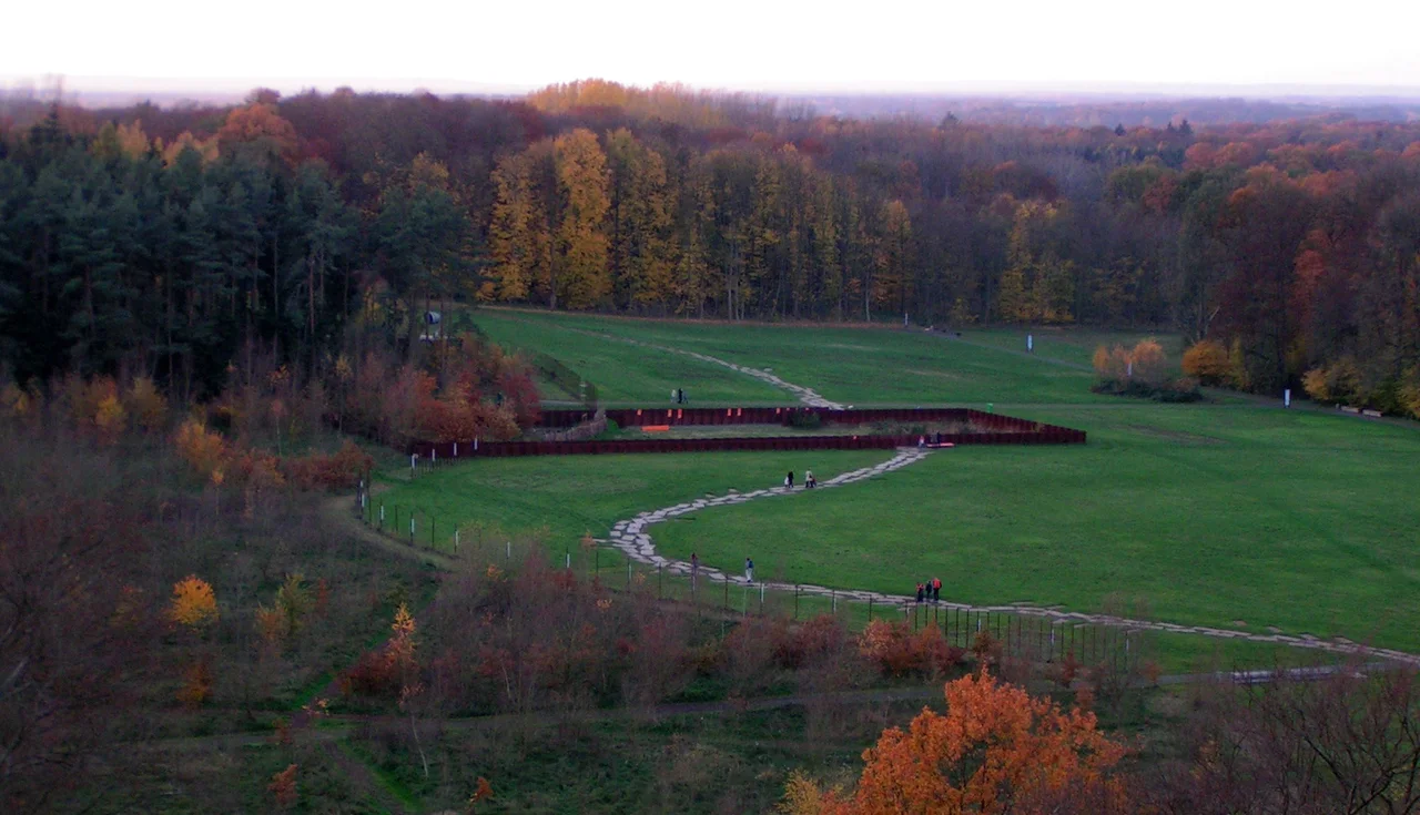 Blick auf den Park Kalkriese vom Ausstellungs- und Aussichtsturm