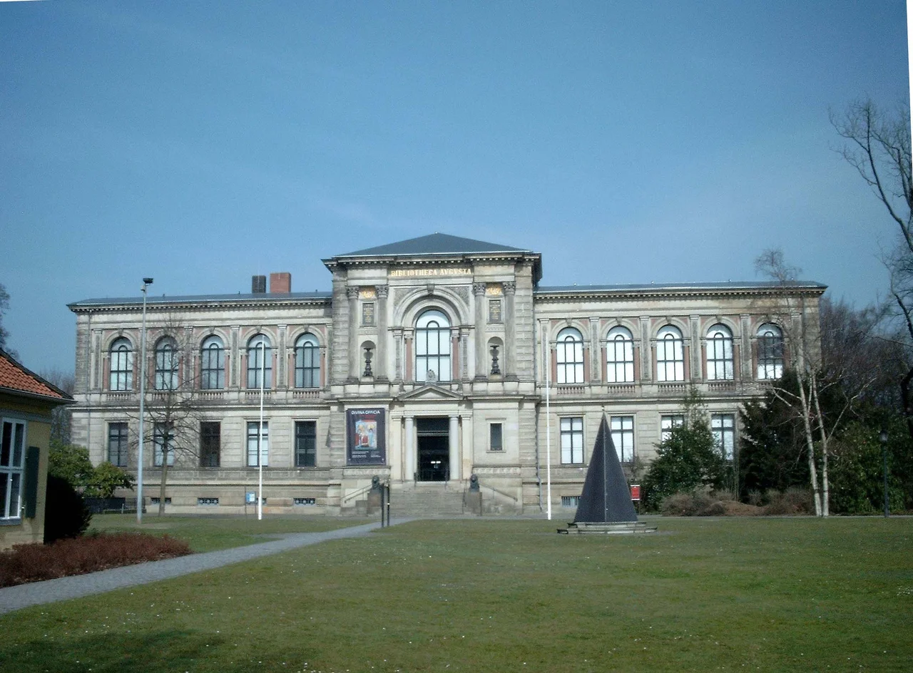 Herzog August Bibliothek Wolfenbüttel, südliche Frontfassade des Gebäudes, von Süden aus.