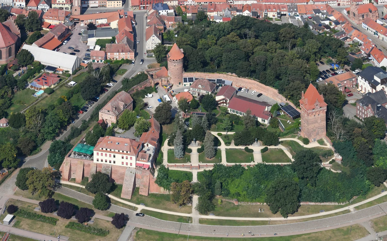 Aerial image of Burg Tangermünde (view from the southeast)