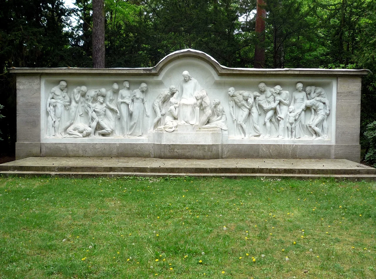 Südwestkirchhof (South-West-churchyard) Stahnsdorf near Berlin. Jesus-Christ-Monument, the sculptor was Ludwig Manzel (1858-1936)
