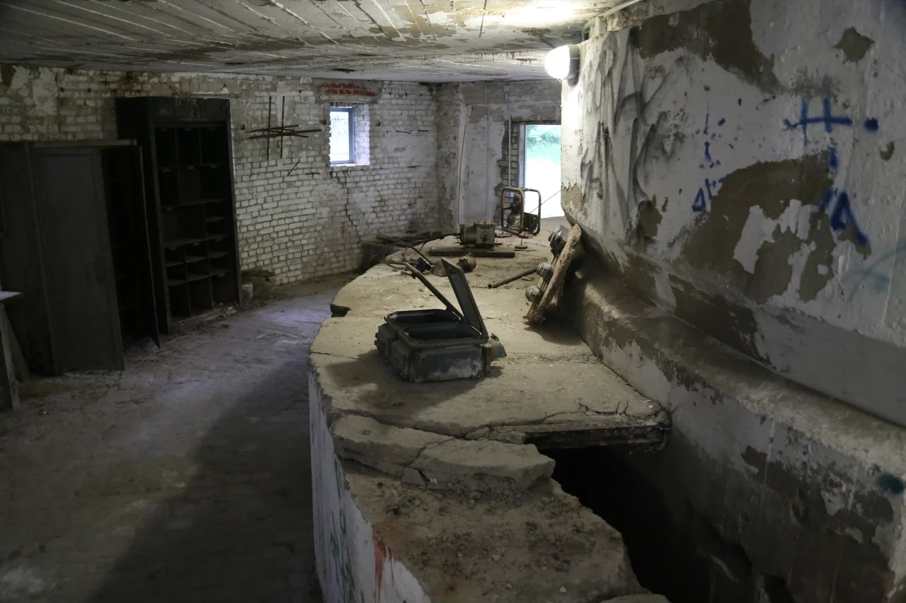 the Schwerbelastungskörper (heavy weight compound) in Berlin near Dudenstraße (General-Pape-Straße/Loewenhardtdamm)
