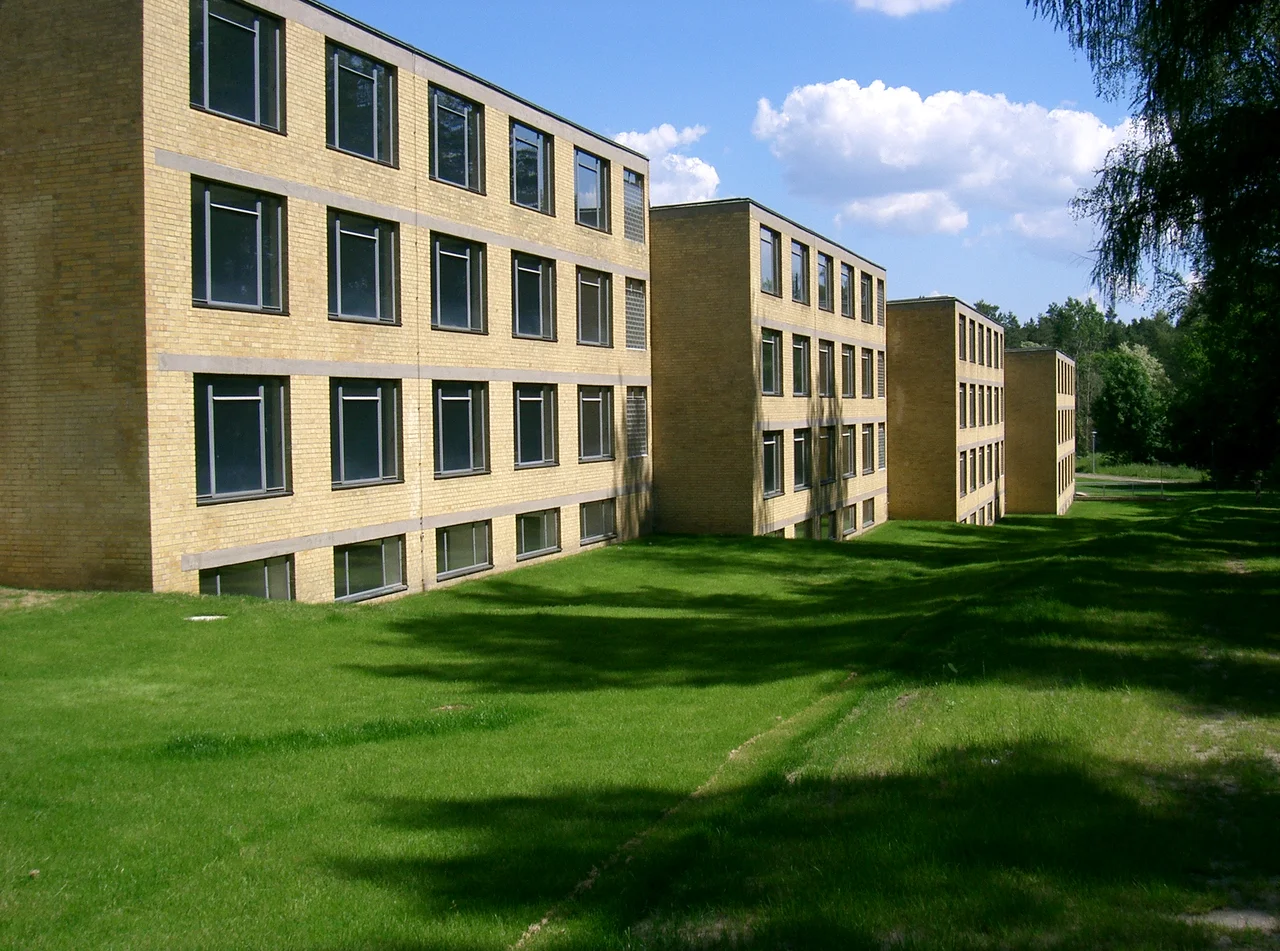Building complex of the former federal school of the Allgemeinen Deutschen Gewerkschaftsbundes  (engl. General German Confederation of Trade Unions) in Bernau bei Berlin. Here the student halls (front side).