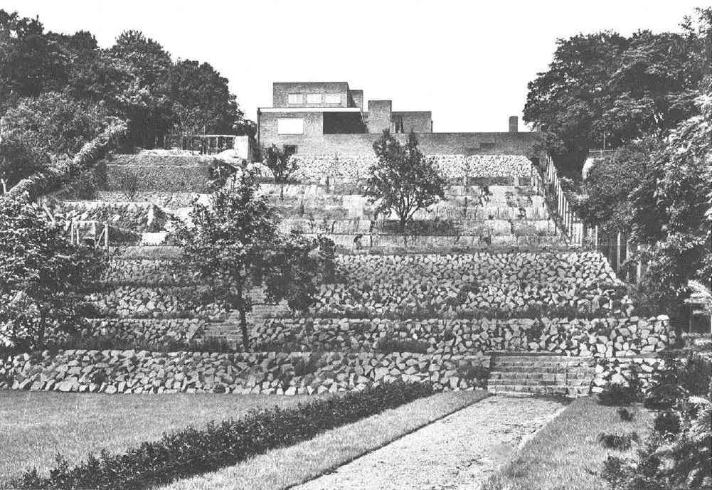 Photo of Villa Wolf in Guben shortly after completion, view from the river promenade.