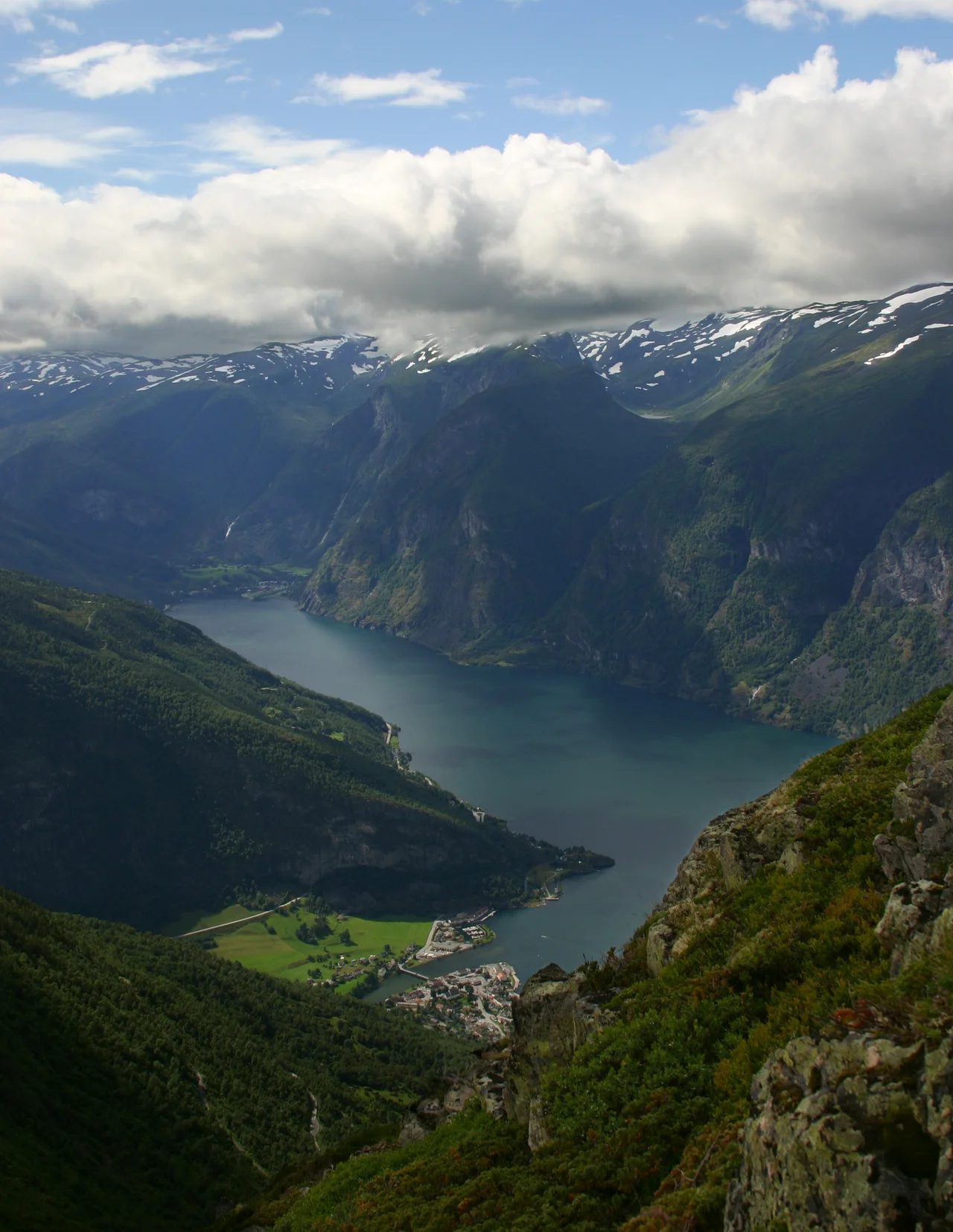 View of the Aurlandsfjorden (part of the Sognefjorden) and Aurlandsvangen and Flåm. Taken below the summit of Prest.
Photographer: Oyvind Roti