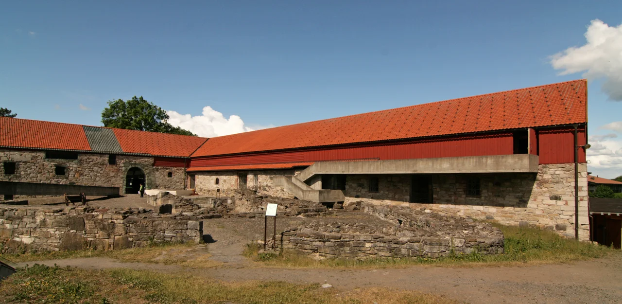 Ruins of medieval Hamar episcopal castle.
This is a photo of a monument in Norway, number: 86233 in the Norwegian Directorate for Cultural Heritage database.
