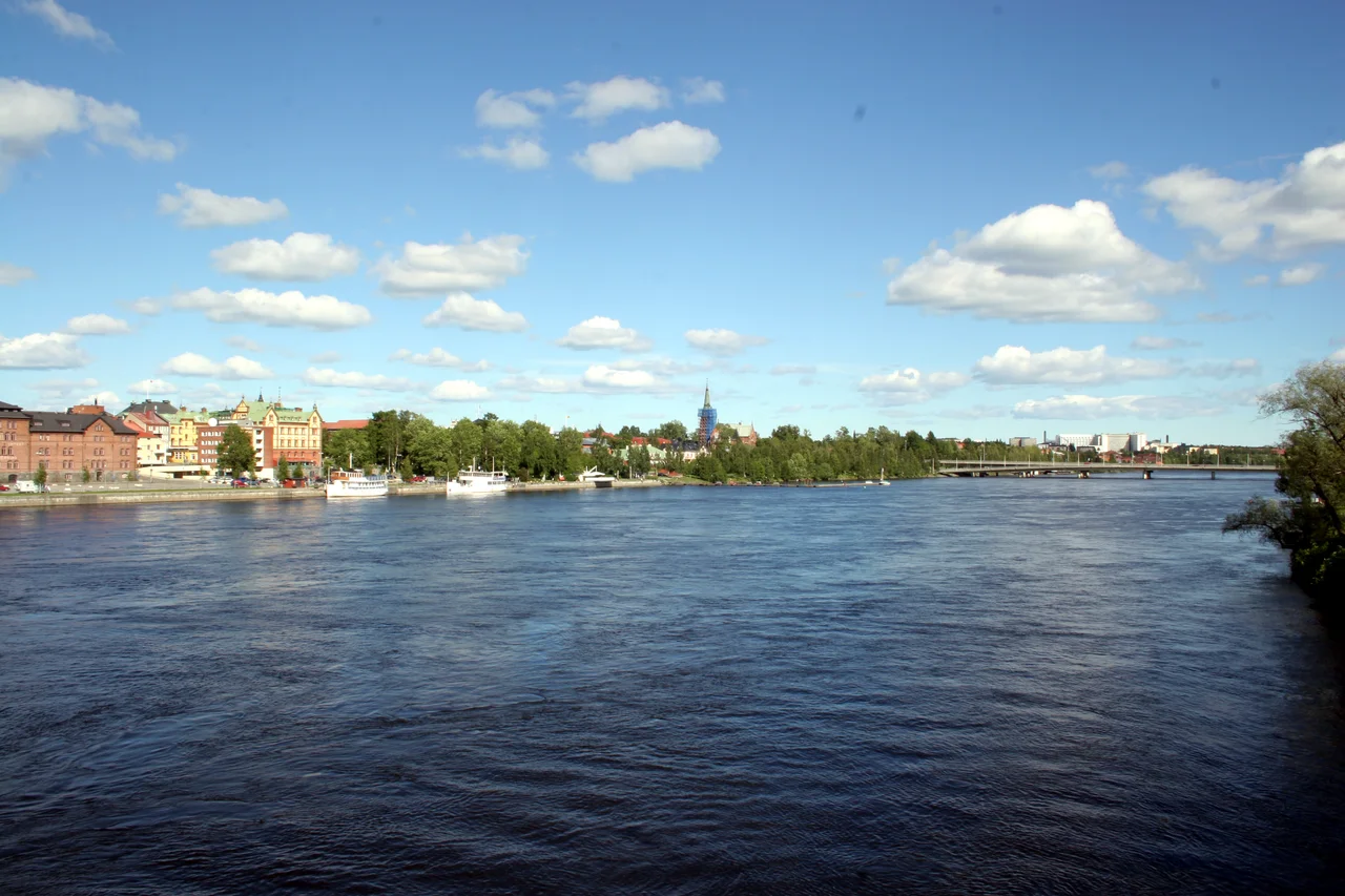 Ume älv viewed from Tegsbron (E4) in Umeå, Sweden