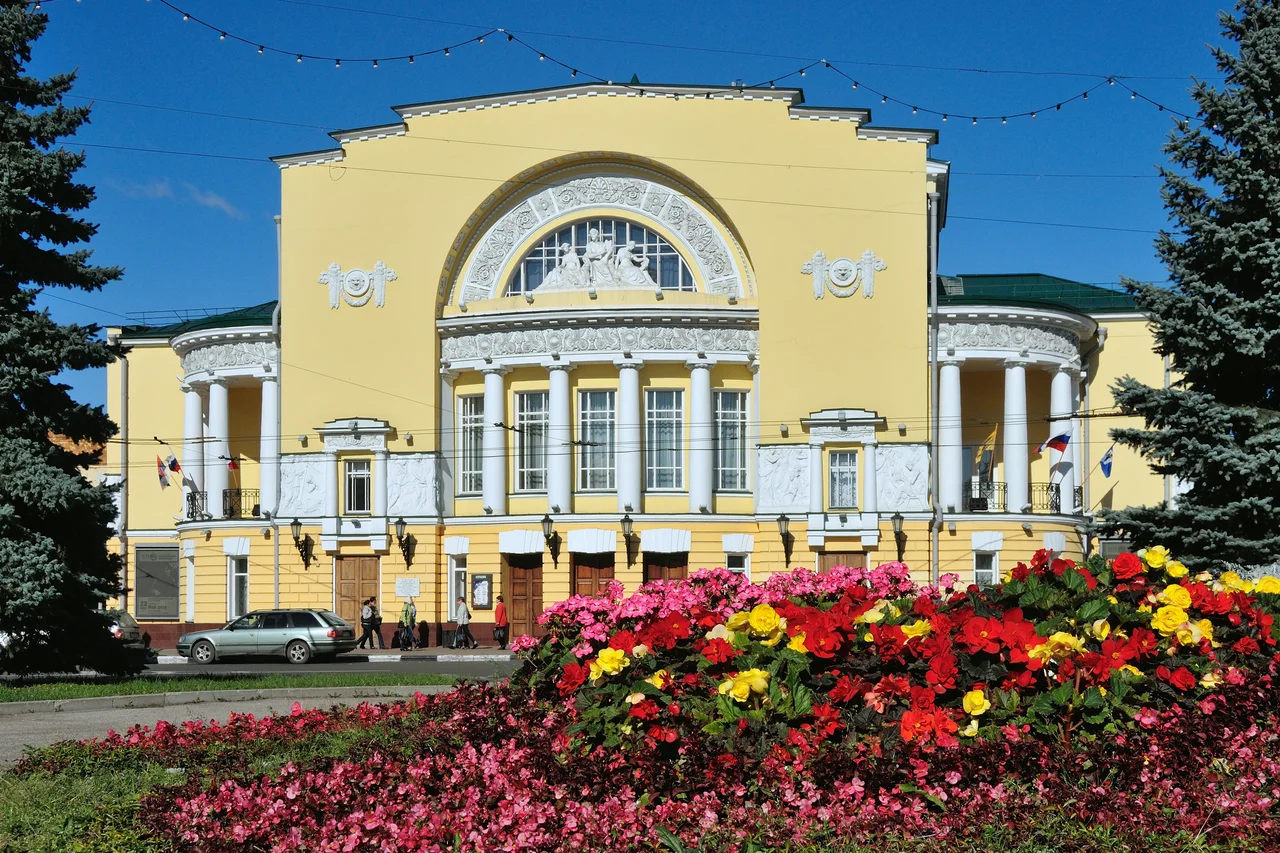 Здание городского театра: площадь Волкова, 1, Ярославль, Ярославская область