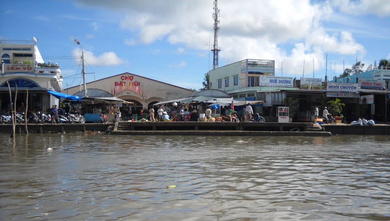 Chợ Đất Mũi, Cà Mau.