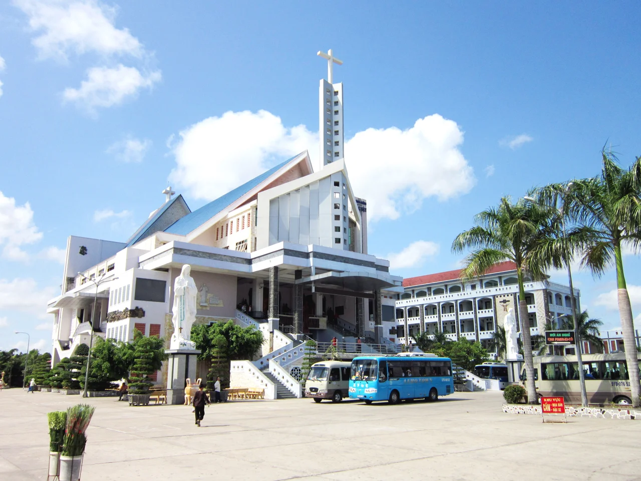 Nhà thờ  Tắc Sậy ở xã Tân Phong, huyện Giá Rai, tỉnh Bạc Liêu, Việt Nam.