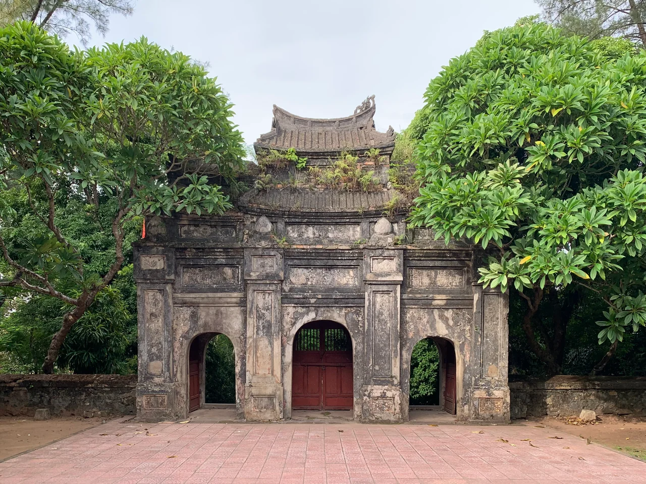 Báo Quốc Temple