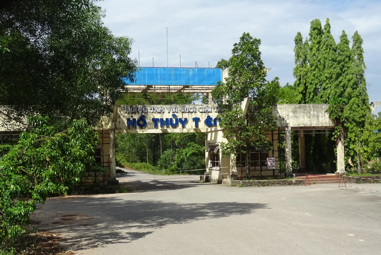 The entrance of the abandoned water park Ho Thuy Tien near Huế.