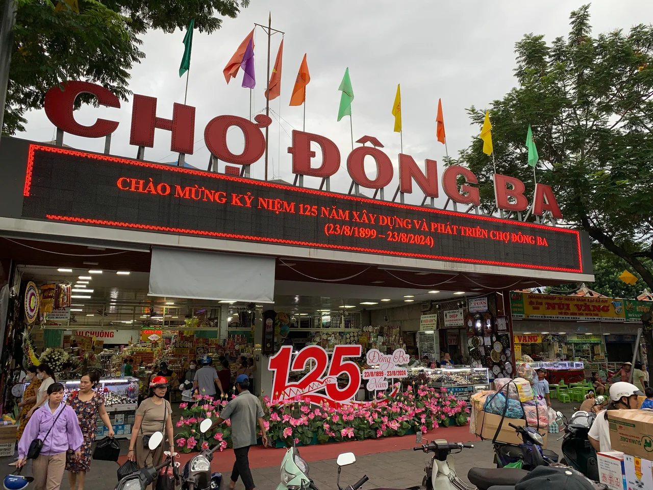 Dong Ba Market, Hue