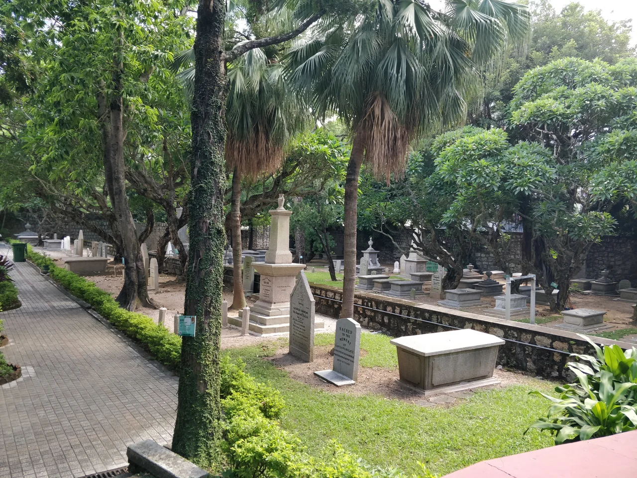 The Protestant Cemetery of Macao
澳門基督教墳場
Photo taken by Glio