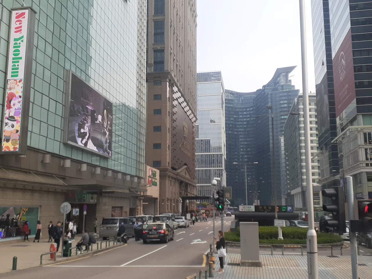 MC 澳門半島 Macau Peninsula tour view SE District 南灣湖 Lago Nam Van Lake zh:澳門商業大馬路 Avenida Comercial de Macau in November 2019