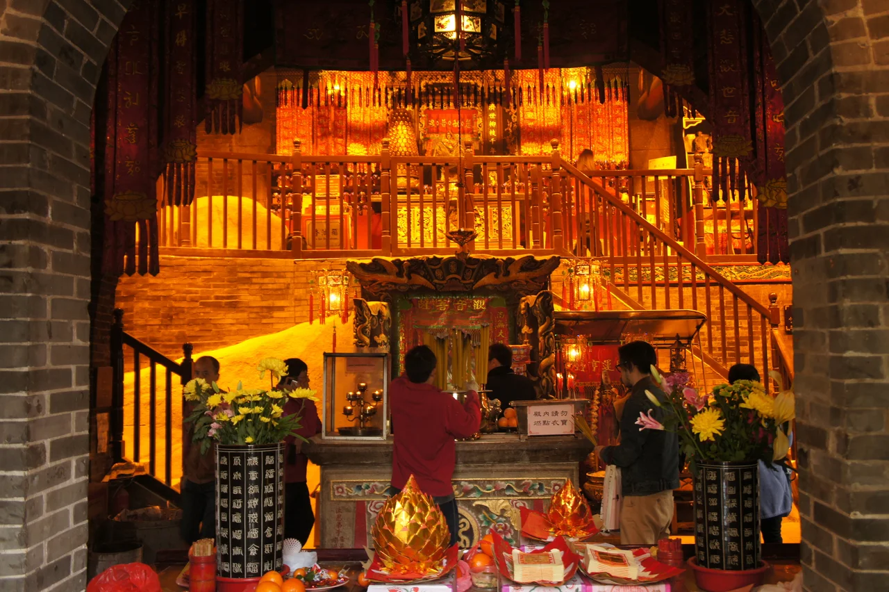 Main Hall of the Lin Fa Kung (Tai Hang Lin Fa Temple), Causeway Bay, Hong Kong.