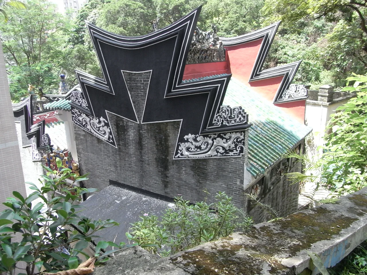 zh:堅尼地城青蓮臺
魯班先師廟