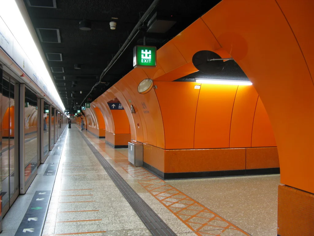 Island Line platform of MTR North Point station