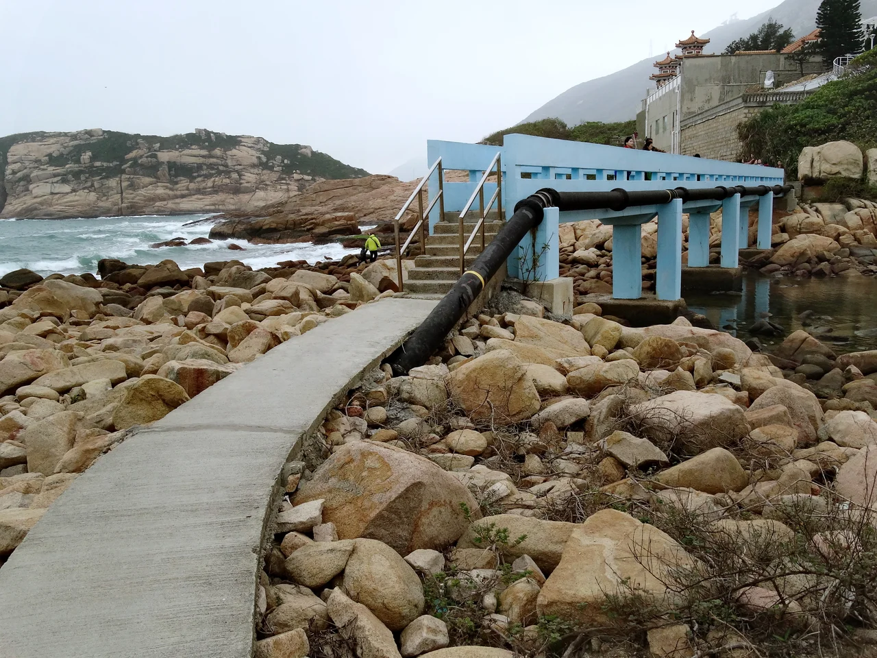 Shek O is a beachside village located on the south-eastern part of Hong Kong Island, in Hong Kong. Prior to the Wikimanía 2013 party.