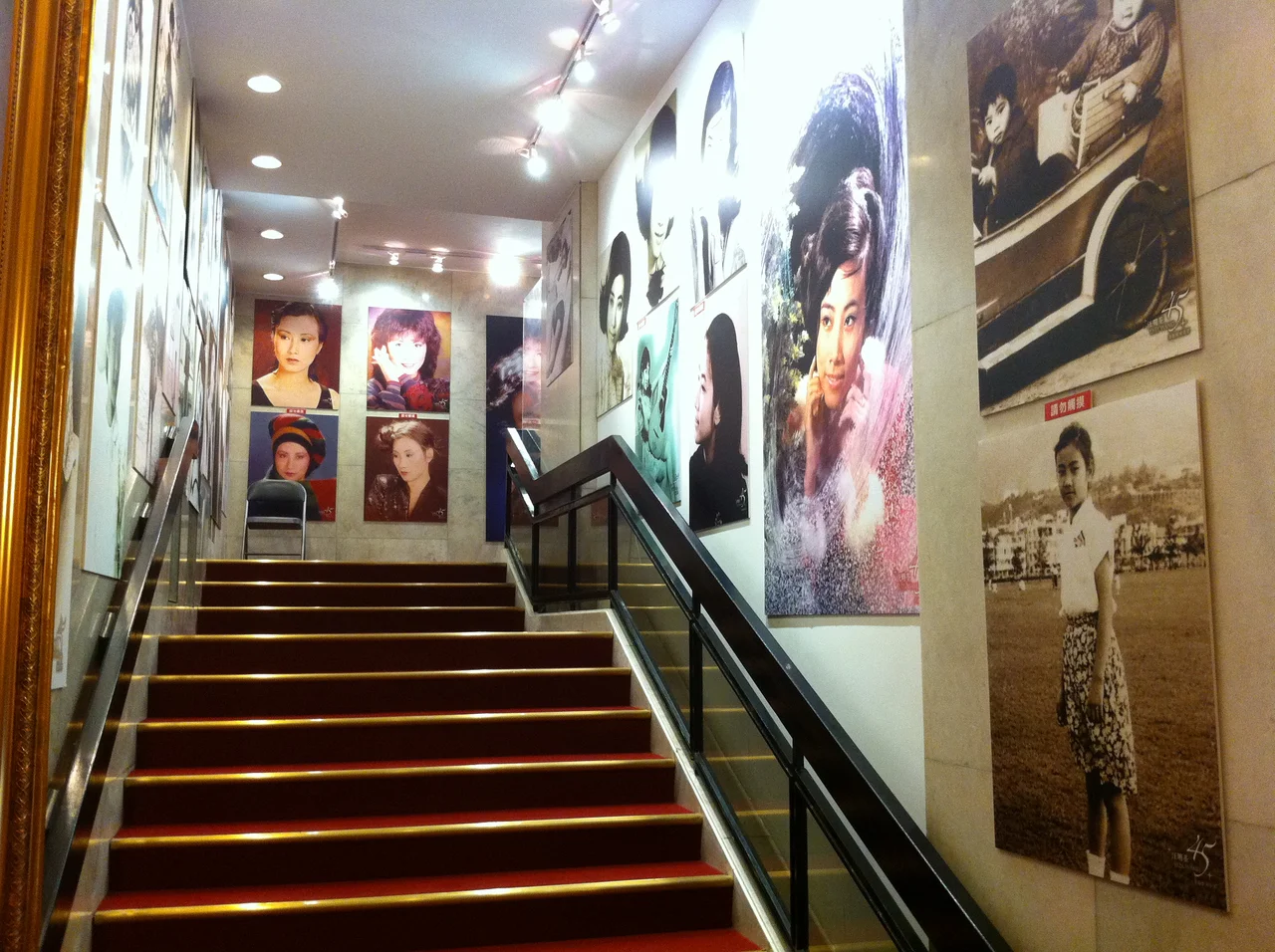 Dr Liza WANG Ming-chun, Elizabeth's Exhibition in Sunbeam Theatre, North Point, Hong Kong in December 2012.
