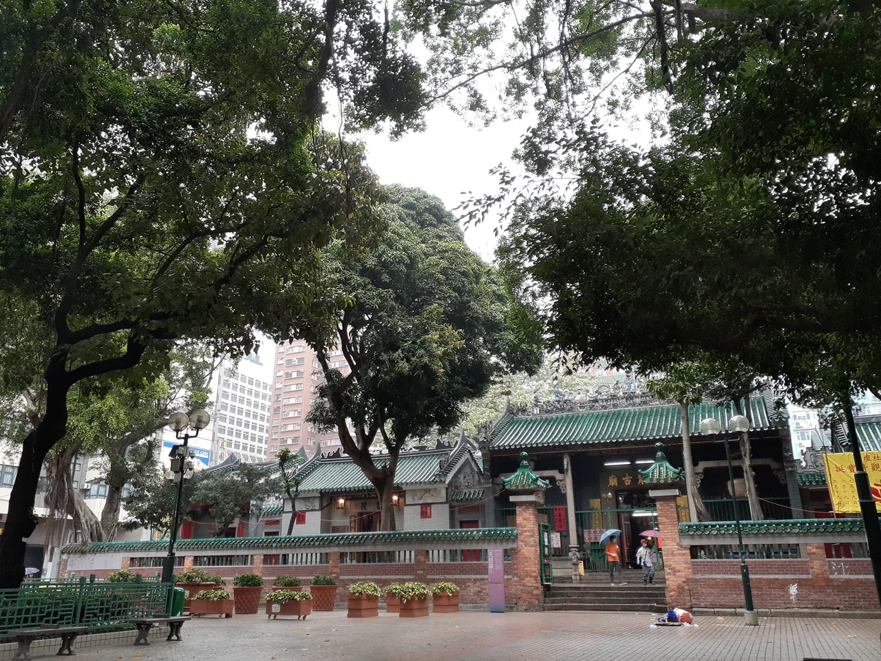 HK YMT 油麻地 Yau Ma Tei 上海街 Shanghai Street near 甘肅街 Kansu Street 眾坊街 Public Square in March 2020