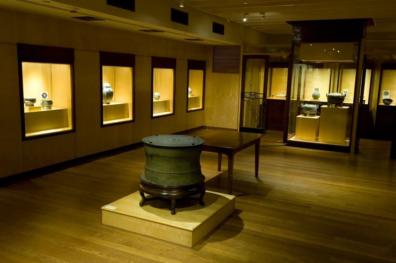 Annie Wong Gallery in the Fung Ping Shan Building (Bronx Room)