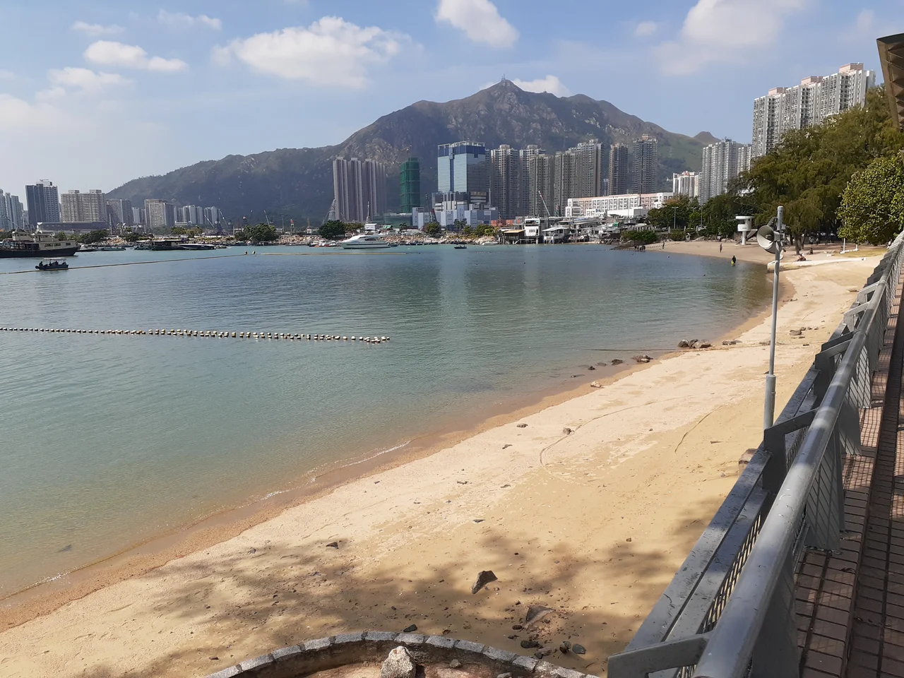 HK 屯門 Tuen Mun zh:青山公路 Peak Castle Road 青山灣段 Peak Castle Bay in November 2019
