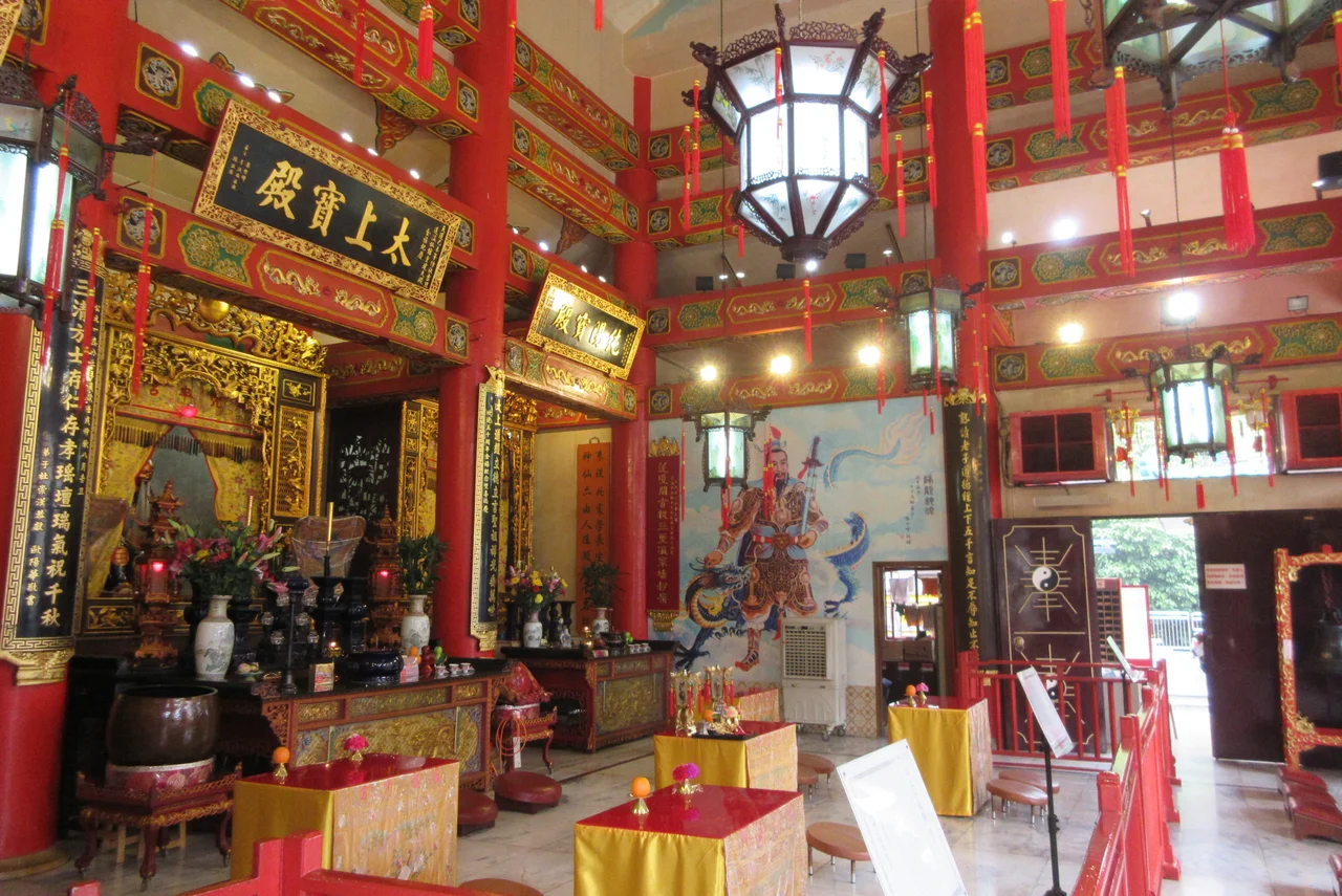 HK zh:粉嶺 Fanling zh:蓬瀛仙館 Fung Ying Sen Koon temple grand main hall interior in March 2017