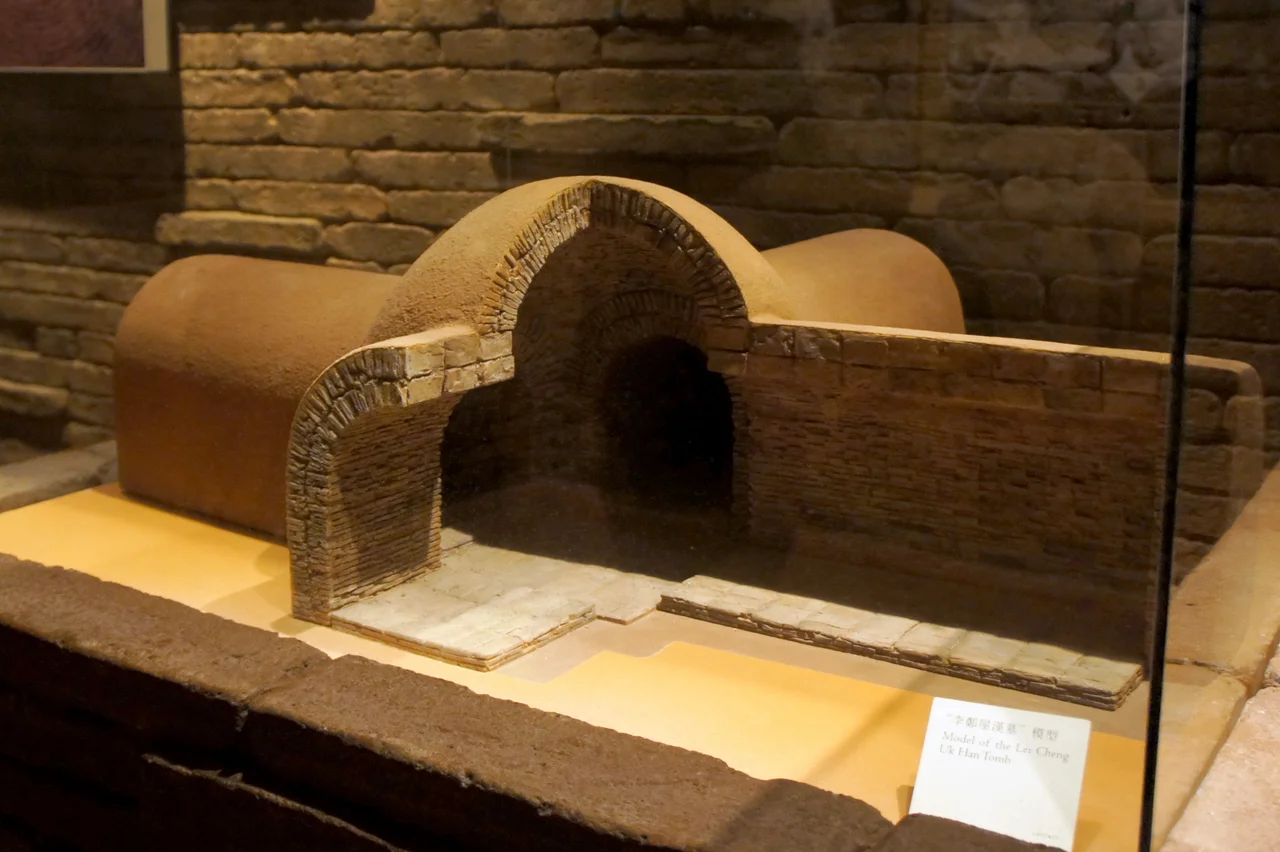 Model of the Lei Cheng Uk Han Tomb at the Hong Kong Museum of History.