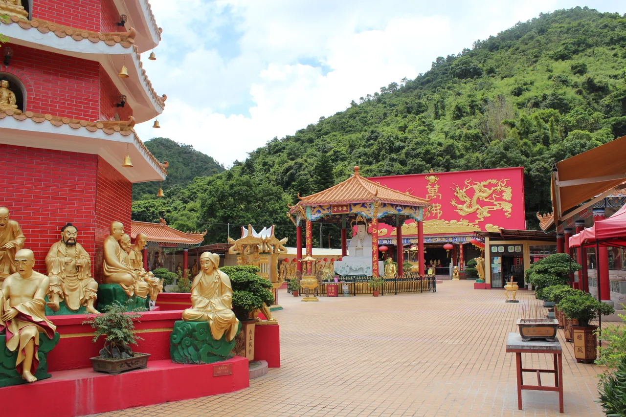 Ten Thousands Buddhas Monastery, Hong Kong