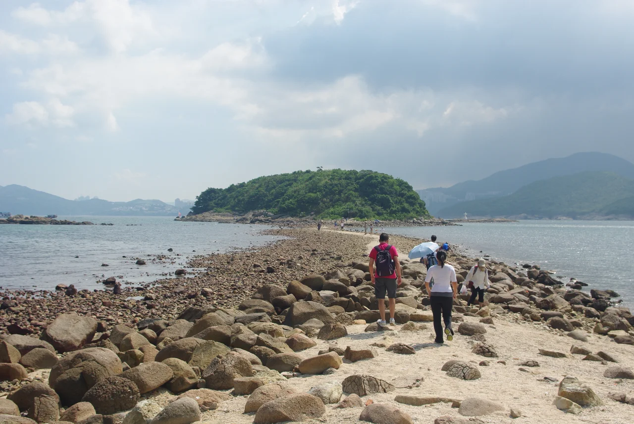 Tombolo on Kiu Tsui Chau (Sharp Island) in Hong-Kong