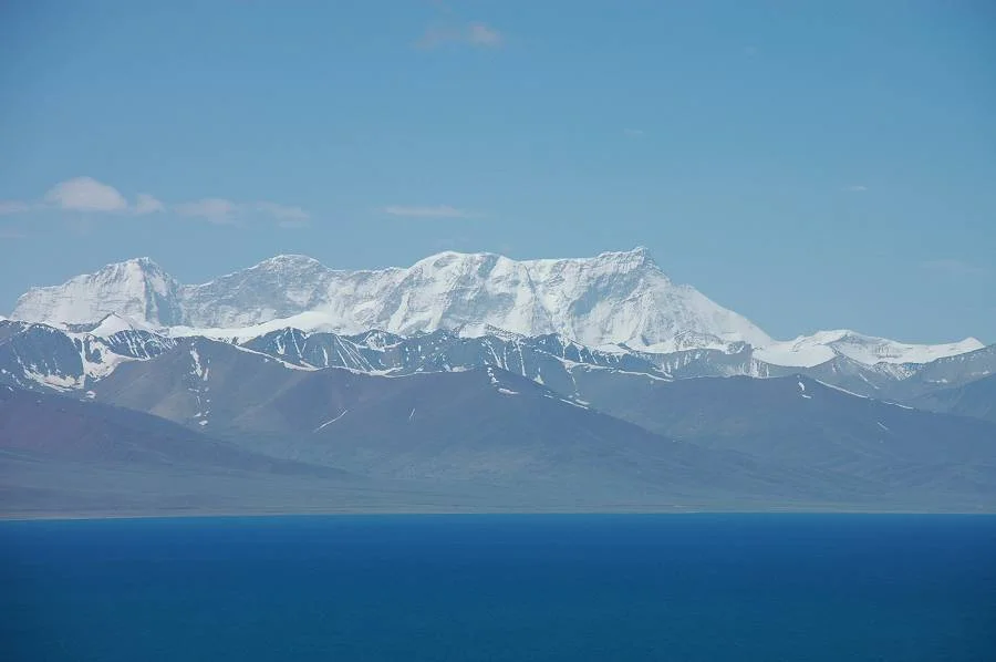 The main peak of the Nyainqêntanglha Mountains, seen from Lake Namtso