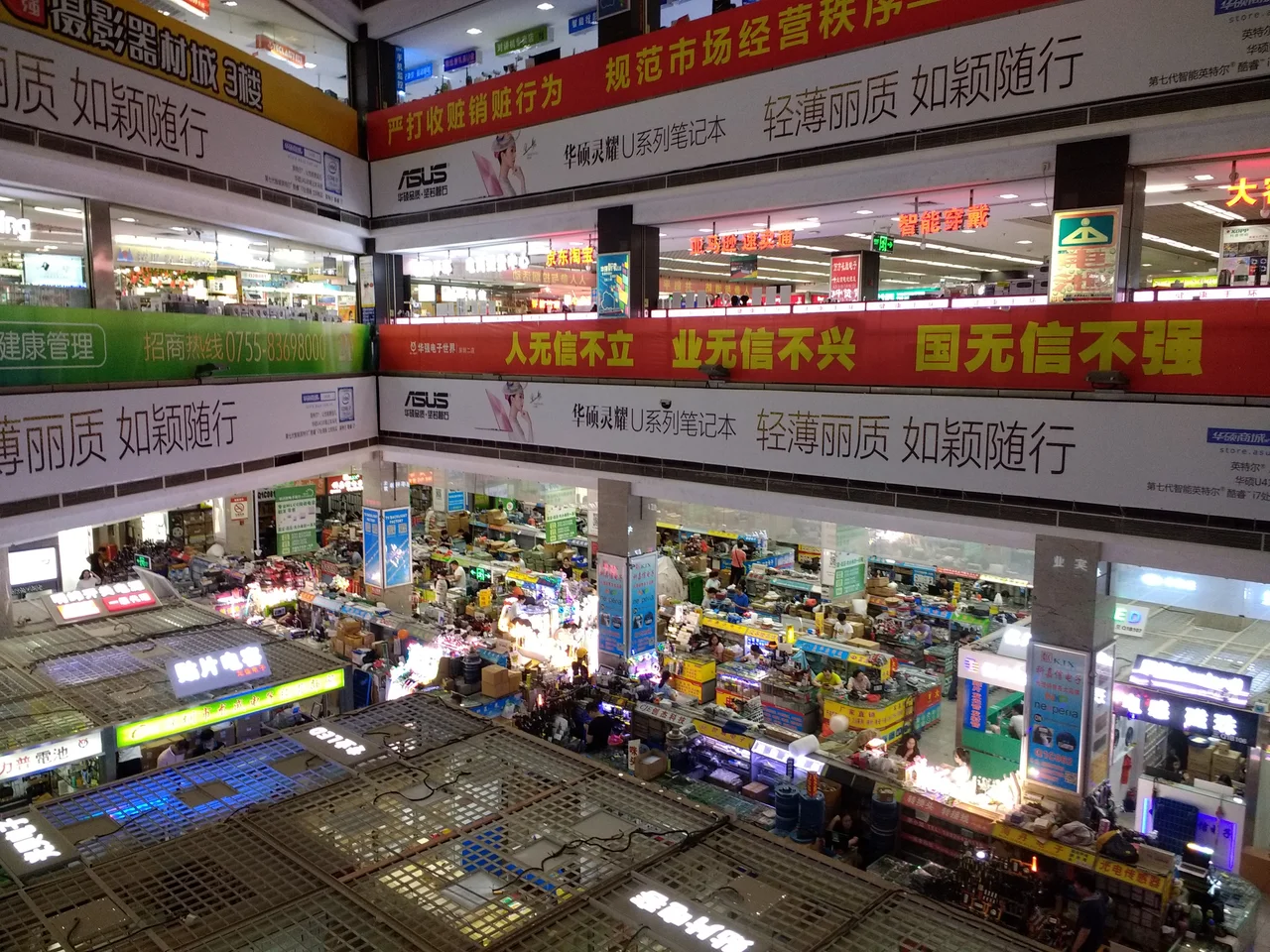 华强电子世界 (Huaqiang Electronics World) in Huaqiangbei, Shenzhen, China.