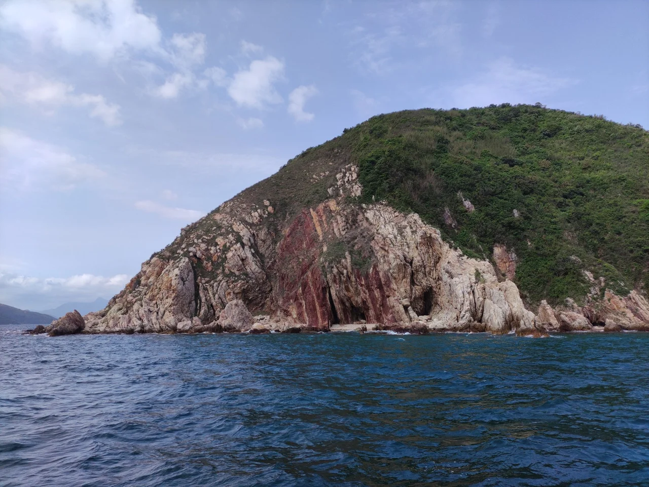 Photo of Devil's Fist, Wong Chuk Kok Tsui, with Port Island in the background.