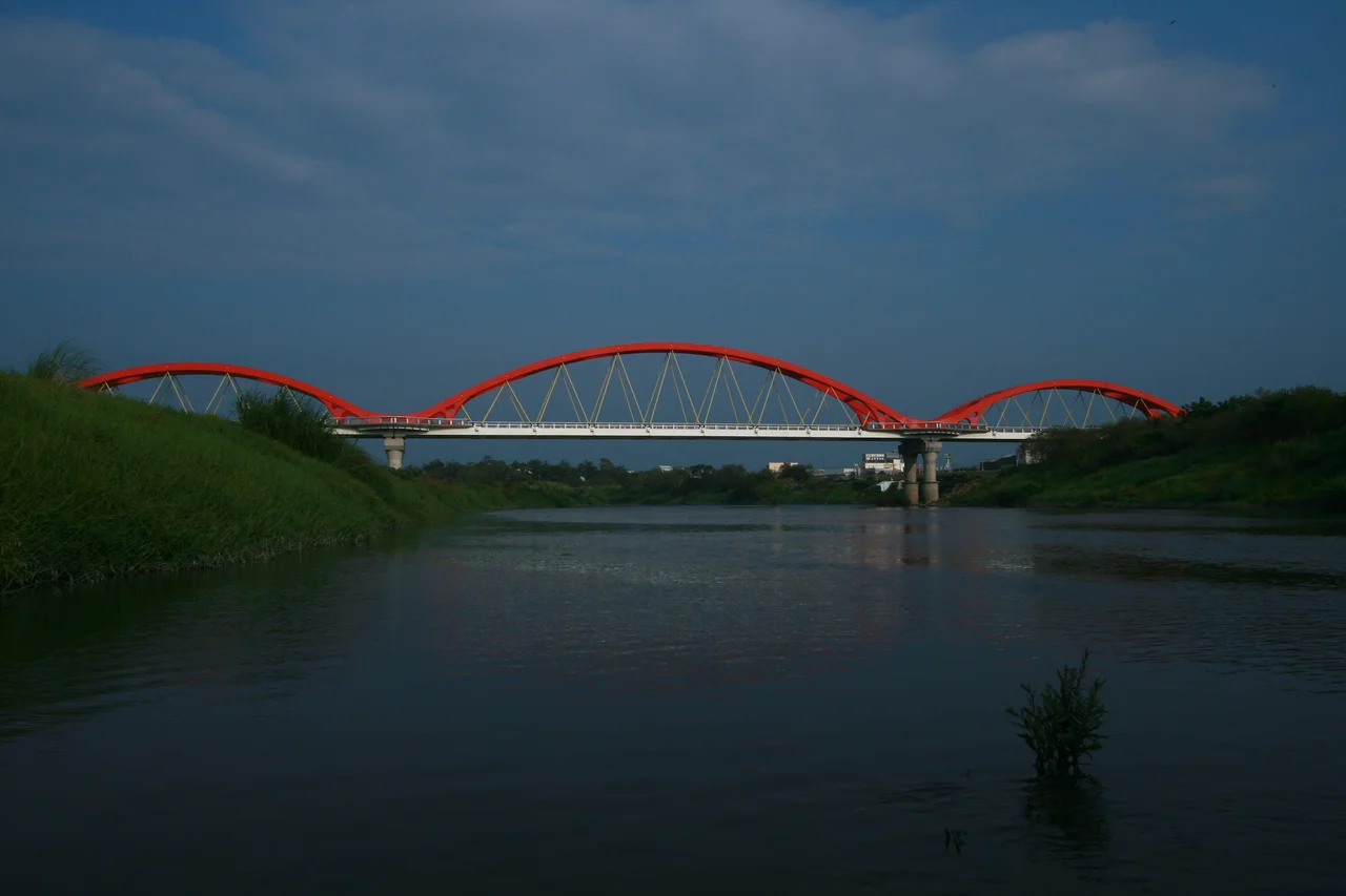 Beigang Tourist Bridge is 450m long and 6m wide.The three of arches are composed like a dragon.