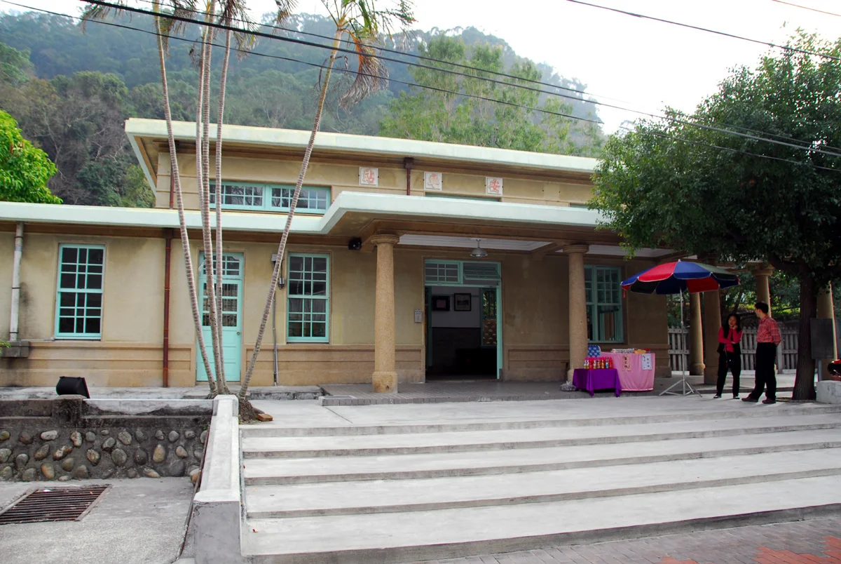Taian Station (Old) is a train station along Old Mountain Line, an abandoned section of Taichung Line, one of the trunk line of Taiwan Railway Administration. It is located within the boundary of HouLi Township, TaiChung County. Today the station has been turned into a tourist site rather than a transportation infrastructure.