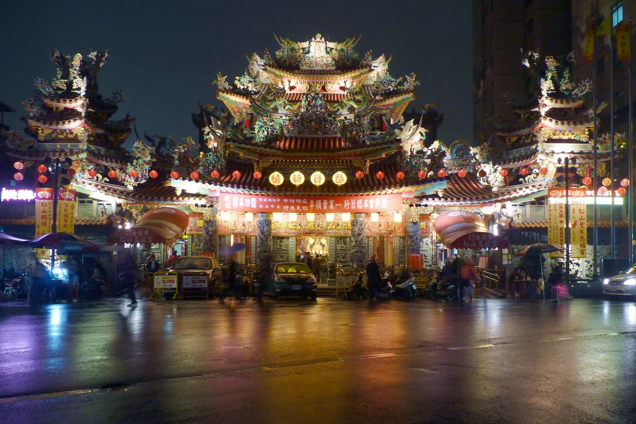 Main facade of Ciyou Temple in Songshan.