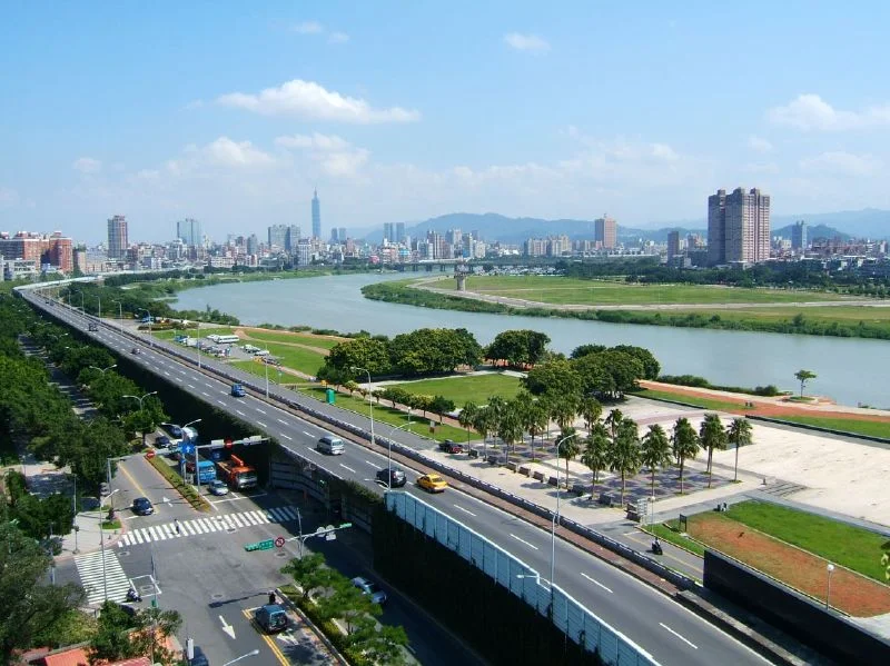 The downstream section of Xindian River between Wanhua District, Taipei and Yonghe District, New Taipei, near Machangding Memorial Park.