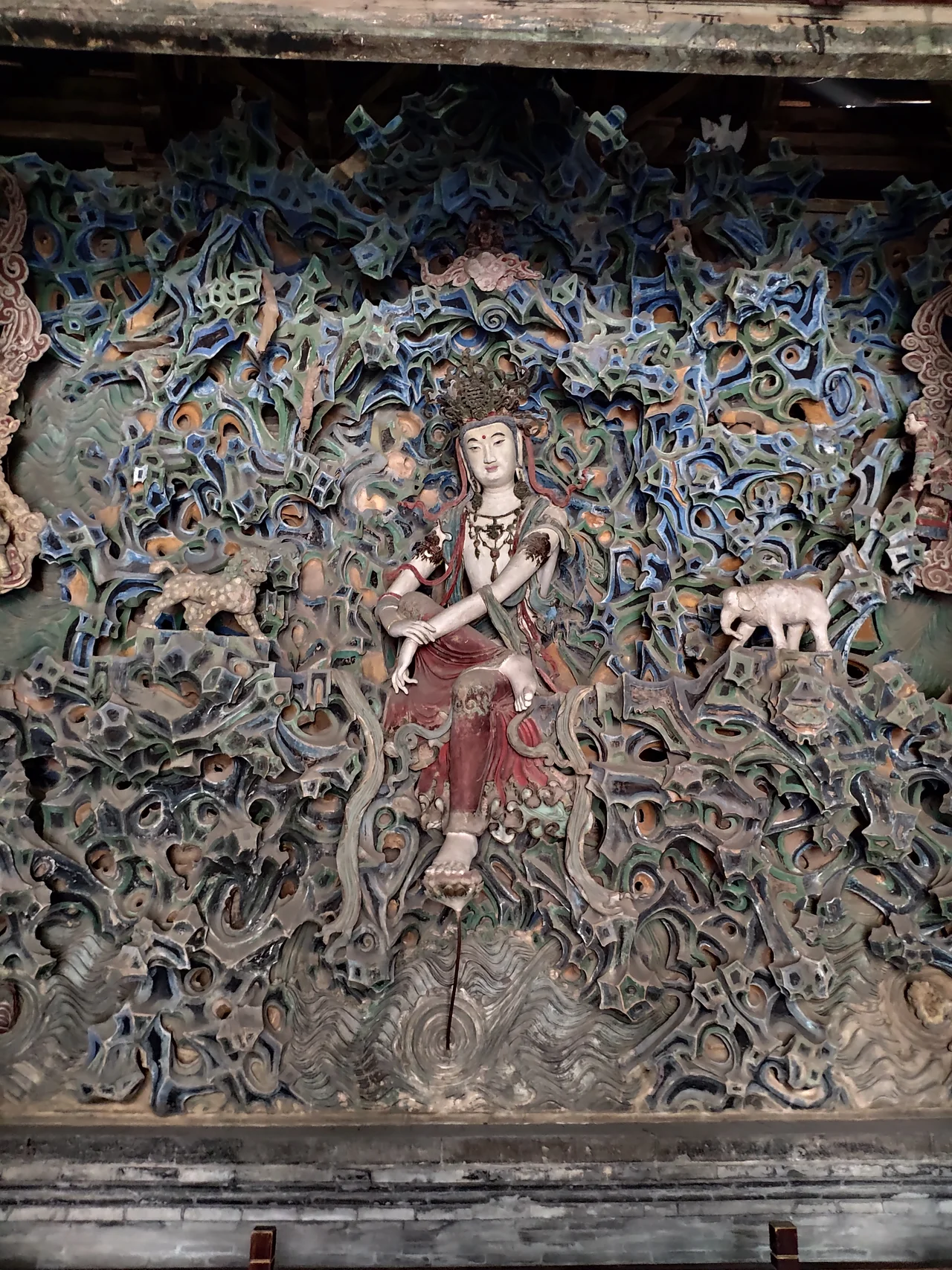 The statue of Guanyin in Mani Hall, Longxing Temple, Zhengding, Hebei Province, China. Also called the Guanyin in Mountains or the backward Guanyin.