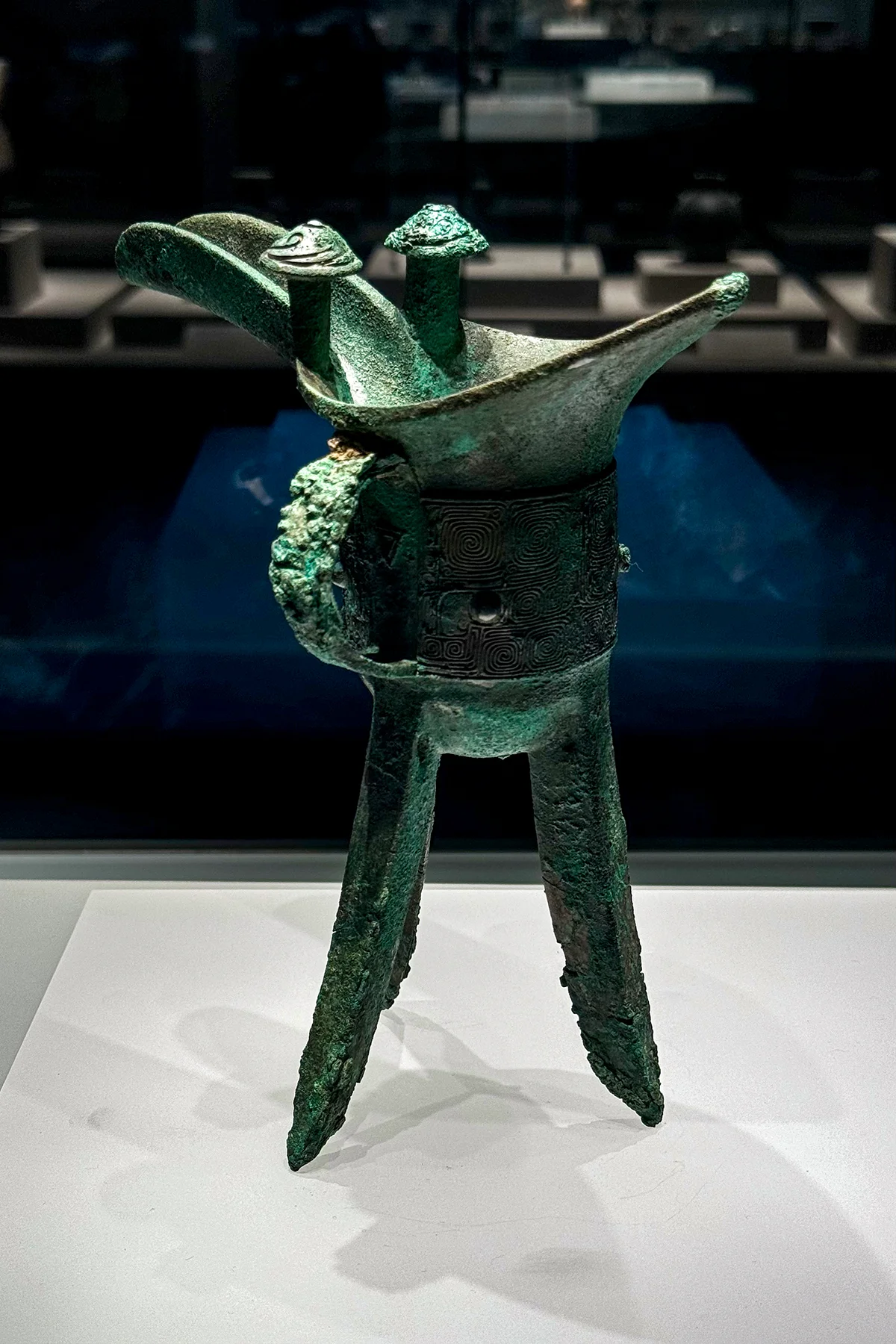 Hangzhou Liangzhu Museum "Dongyi Huacai" Dawenkou Culture and Longshan Culture Special Exhibition —— Jade jewelry, Shang dynasty period (1600-1046 BCE), unearthed in Daxinzhuang, Jinan, Shandong University Museum.
Reference: "Jade Figure Head：Shang Dynasty（B.C.1600- B.C.1046, Excavated from Daxinzhuang Site, Jinan, Shandong." (Shandong University)