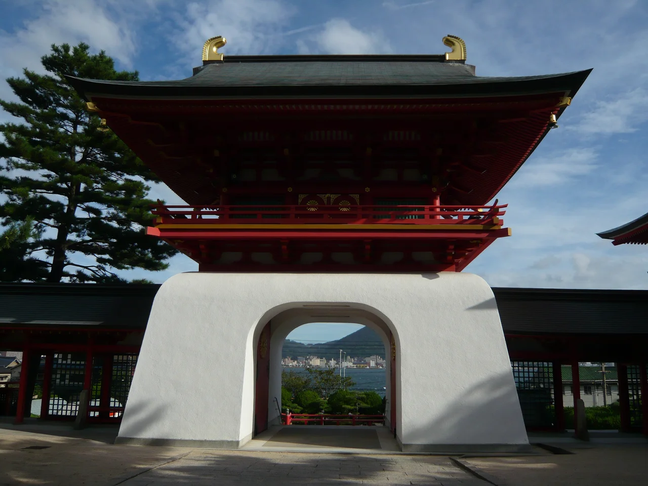 the Suiten-mon of Akama-jingū, Shimonoseki, Yamaguchi, Japan w:ja:赤間神宮(山口県下関市)水天門
