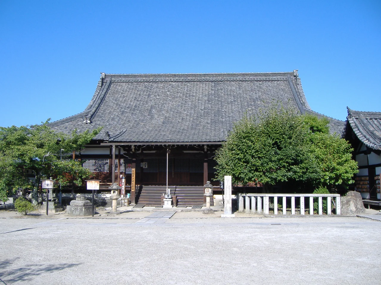 Image:nara saidai-ji aizendou／hiro takes a photograph.