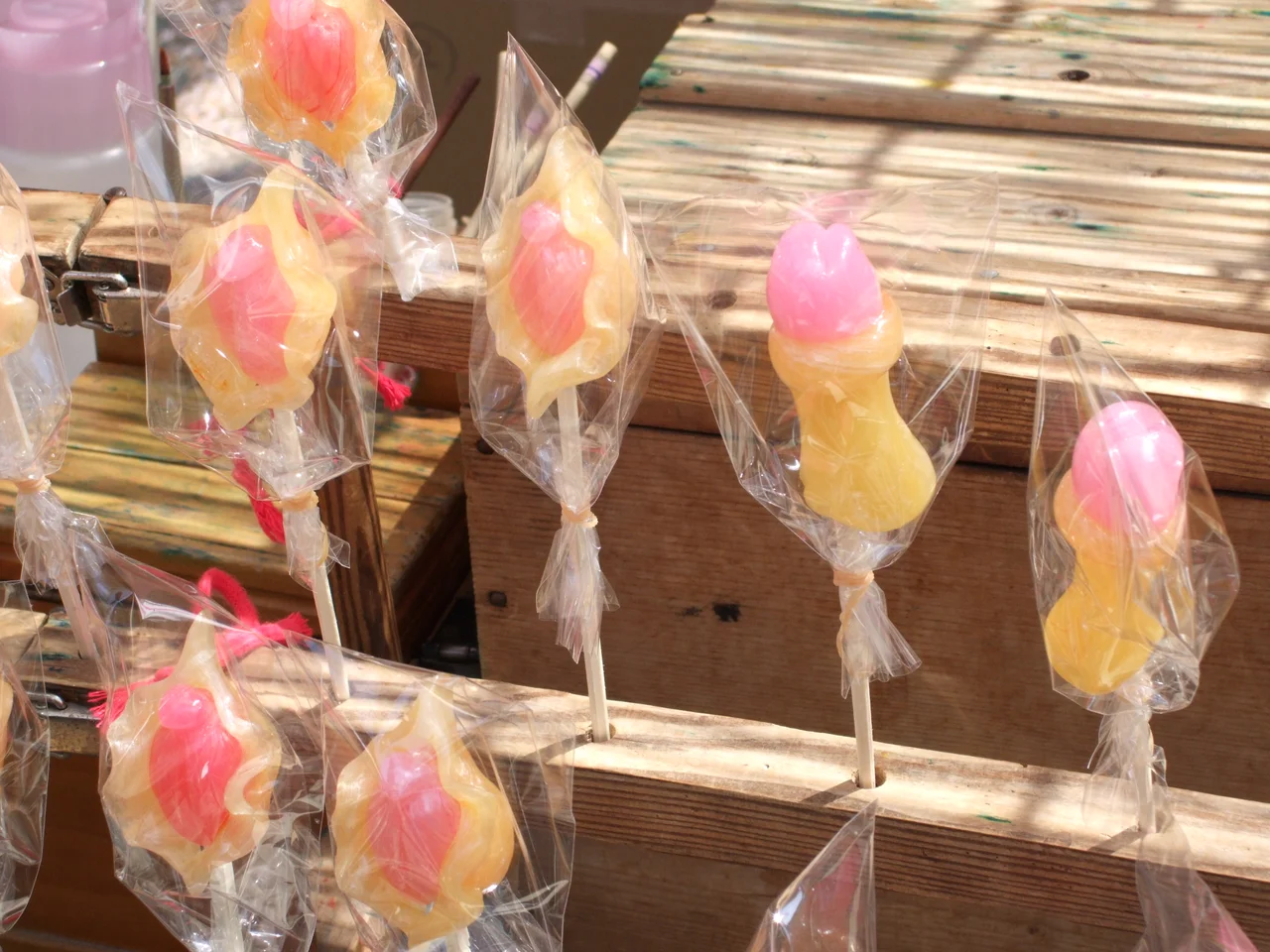 Hand made penis&amp;pussy candy craft at "Kanamara Festival"
Place:Kanayama shrine(Kawasaki Japan)
