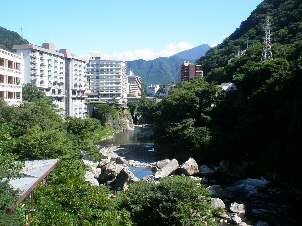 鬼怒川温泉、鬼怒川ふれあい橋より上流方